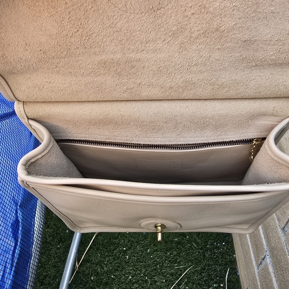 Vintage Coach Cream Leather Women's Bag - Picture 9 of 16